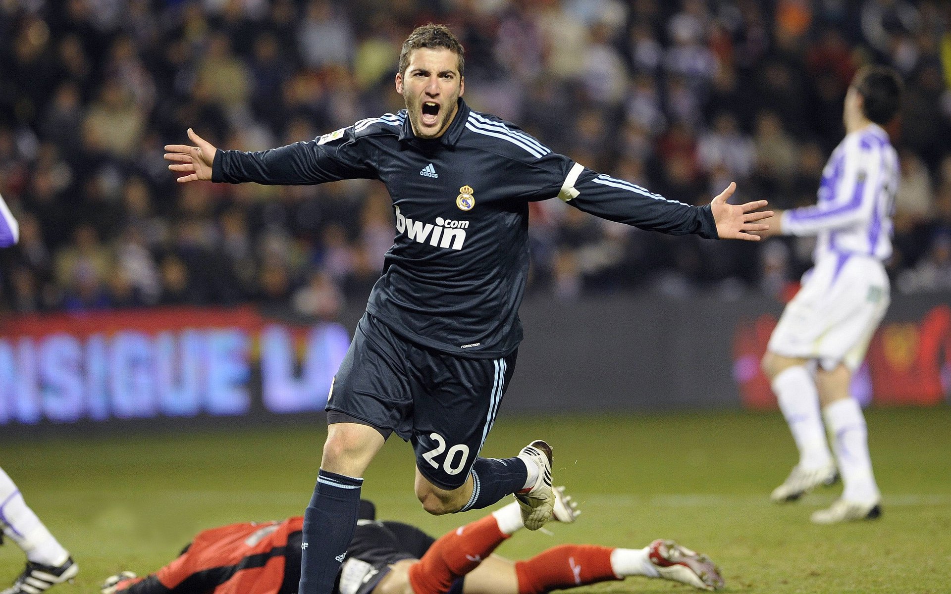 拜仁管理层稳定，为球队长远发展铺路，拜仁高管